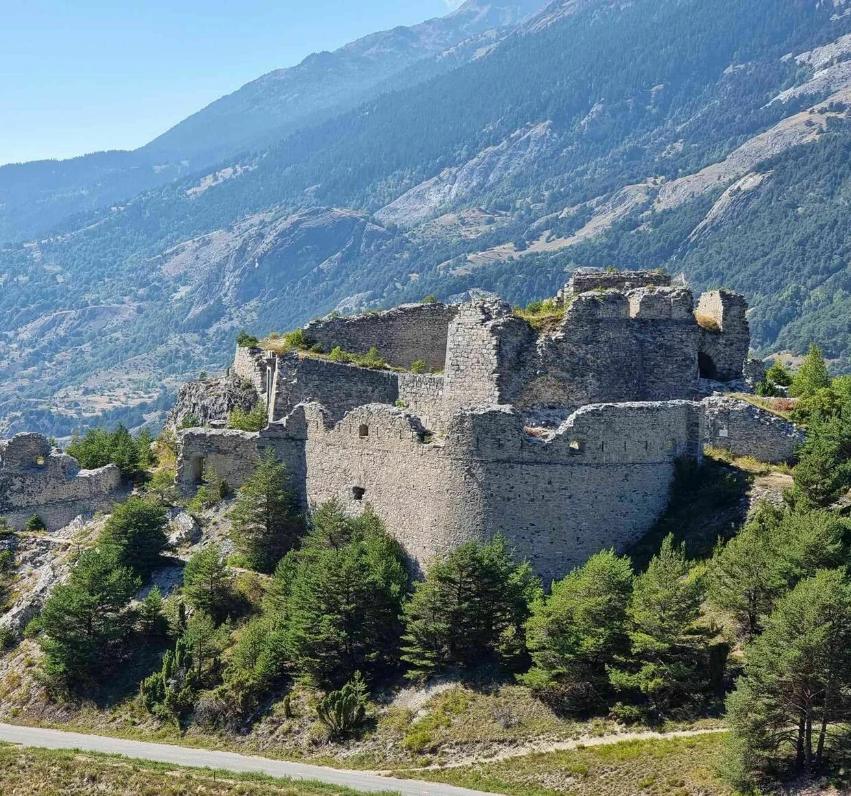Vue des fortifications de l'Esseillon du côté du Piémont