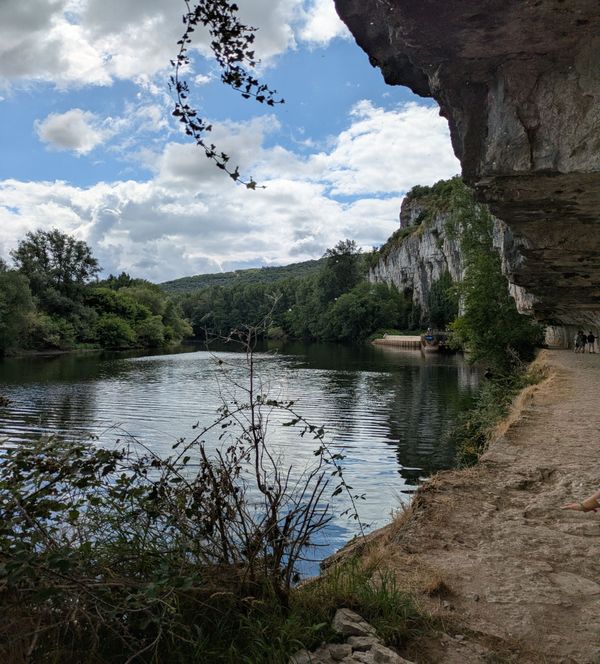 Chemin de halage du Lot et entre nature et sculpture