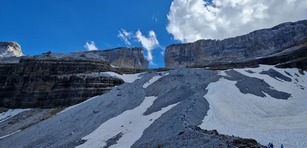 Brèche de Roland et fenêtre sur le cirque de Gavarnie