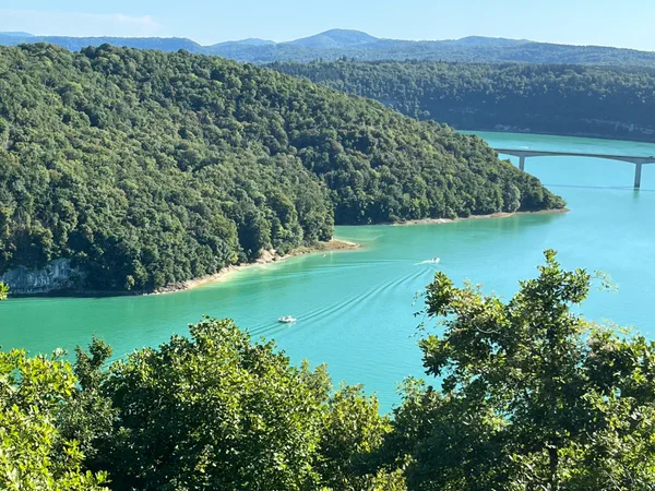 Belle balade avec vue sur le lac de Vouglans