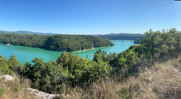 Belle balade avec vue sur le lac de Vouglans