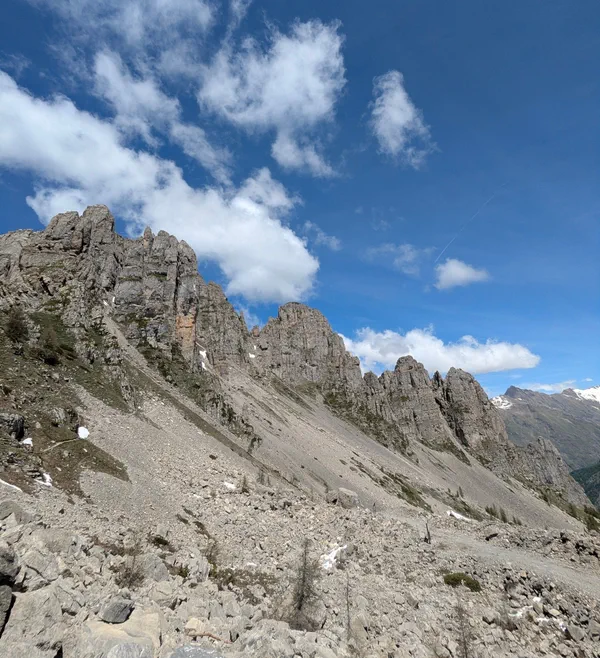 Crete Rocheux Aiguilles de Chabrières par pierre rouge
