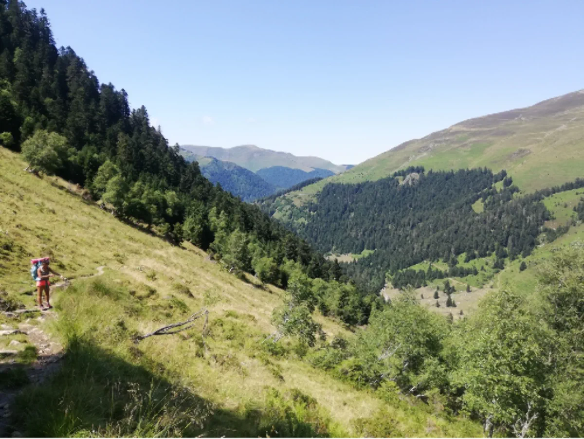 Randonnée au lac de Peyrelade et paysage pittoresque