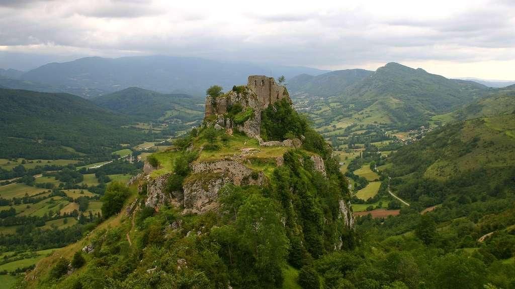 Roquefixade, son château cathare et sa grotte