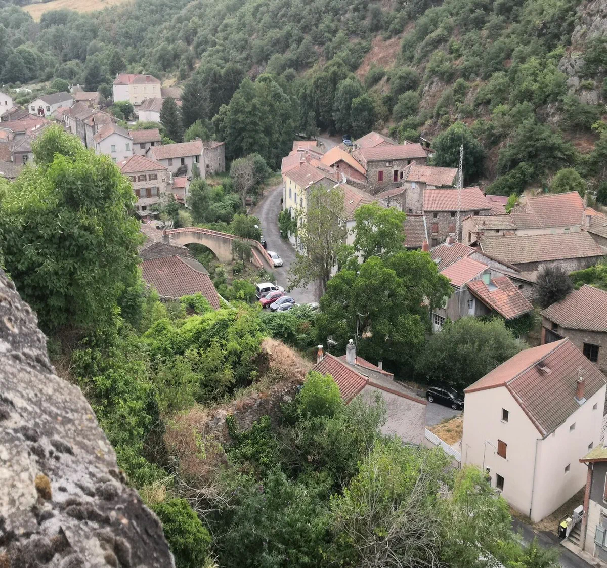 Auzon et son chemin de ronde